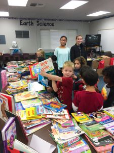 Woodsboro students selecting a book donated by 4-6 graders.