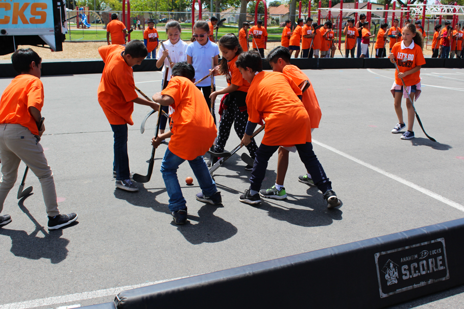 Rio Vista Elementary School “paints it orange” with the Anaheim Ducks